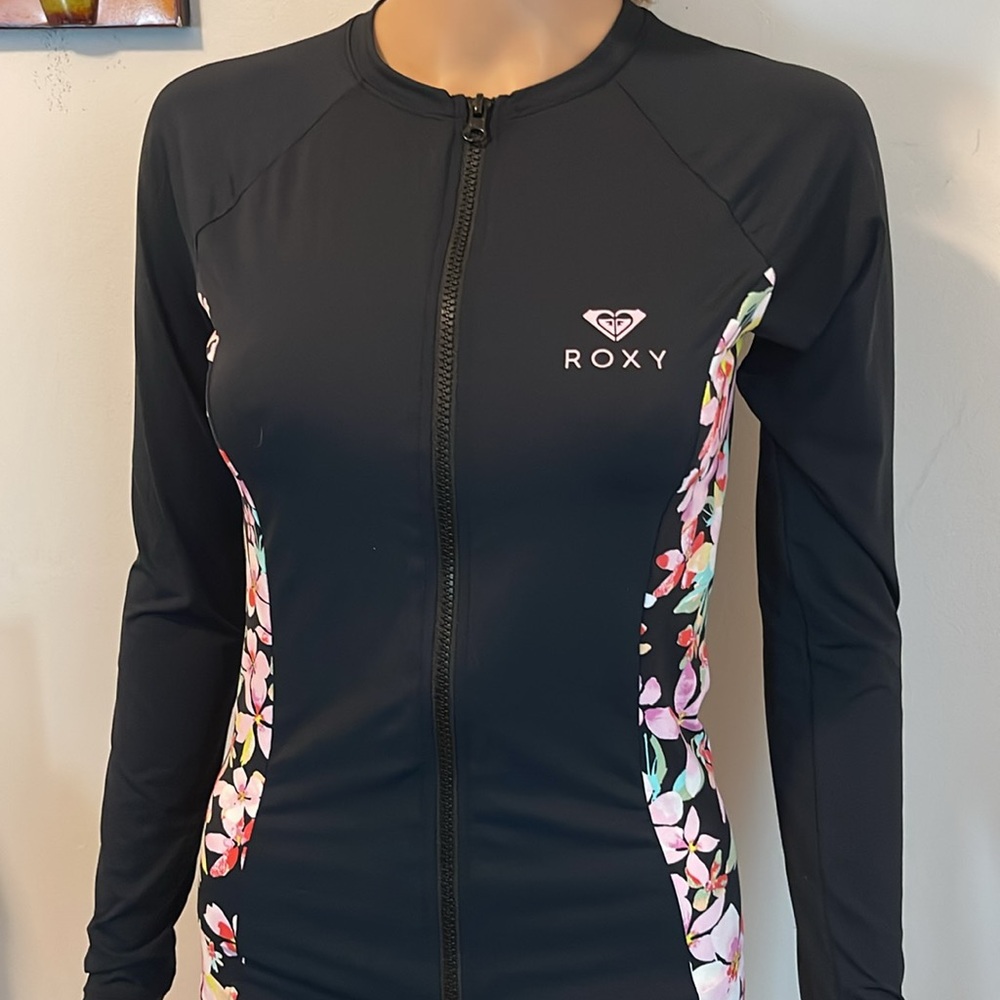 ROXY NWOT RASH GUARD🏄♀️ - Picture 7 of 8